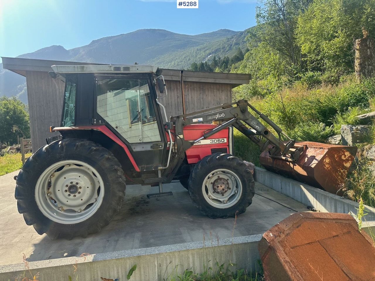 1987 Massey-Ferguson with front loader and round bale lifter. SEE VIDEO. - Farm tractor: picture 4 1987 Massey-Ferguson with front loader and round bale lifter. SEE VIDEO. - Farm tractor: picture 4