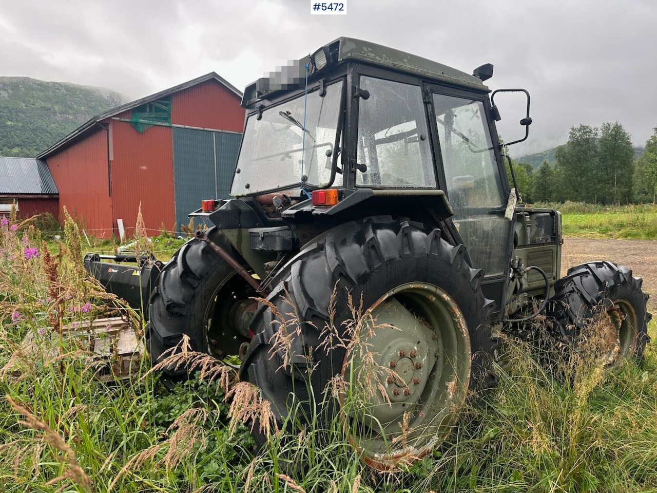 1988 Massey-Ferguson 375 tractor w/ front loader, earthmoving bucket and snow bucket. - Farm tractor: picture 5 1988 Massey-Ferguson 375 tractor w/ front loader, earthmoving bucket and snow bucket. - Farm tractor: picture 5