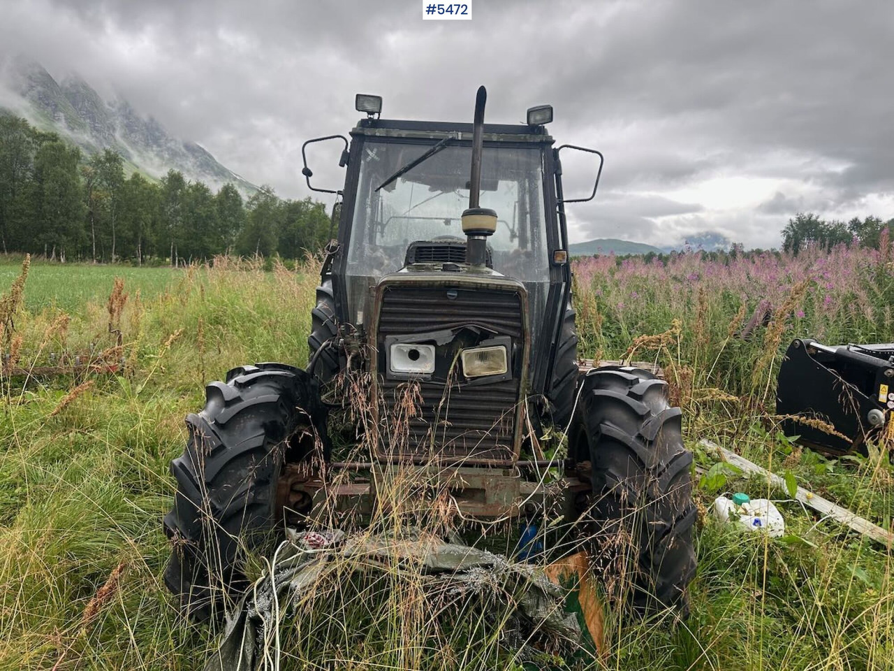 1988 Massey-Ferguson 375 tractor w/ front loader, earthmoving bucket and snow bucket. - Farm tractor: picture 2 1988 Massey-Ferguson 375 tractor w/ front loader, earthmoving bucket and snow bucket. - Farm tractor: picture 2
