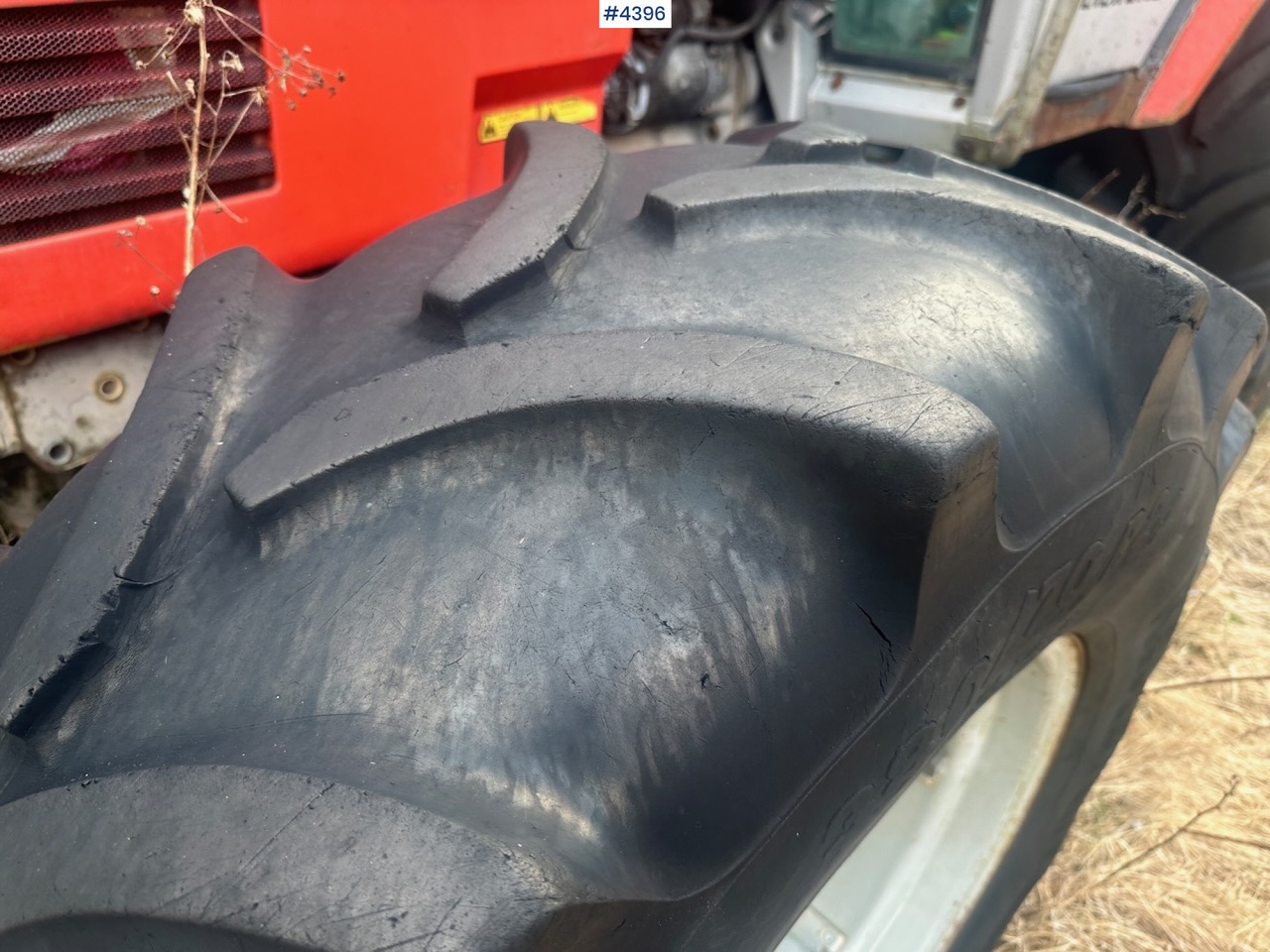 Farm tractor 1991 Massey-Ferguson 3060 4x4 tractor. Rep. object: picture 23