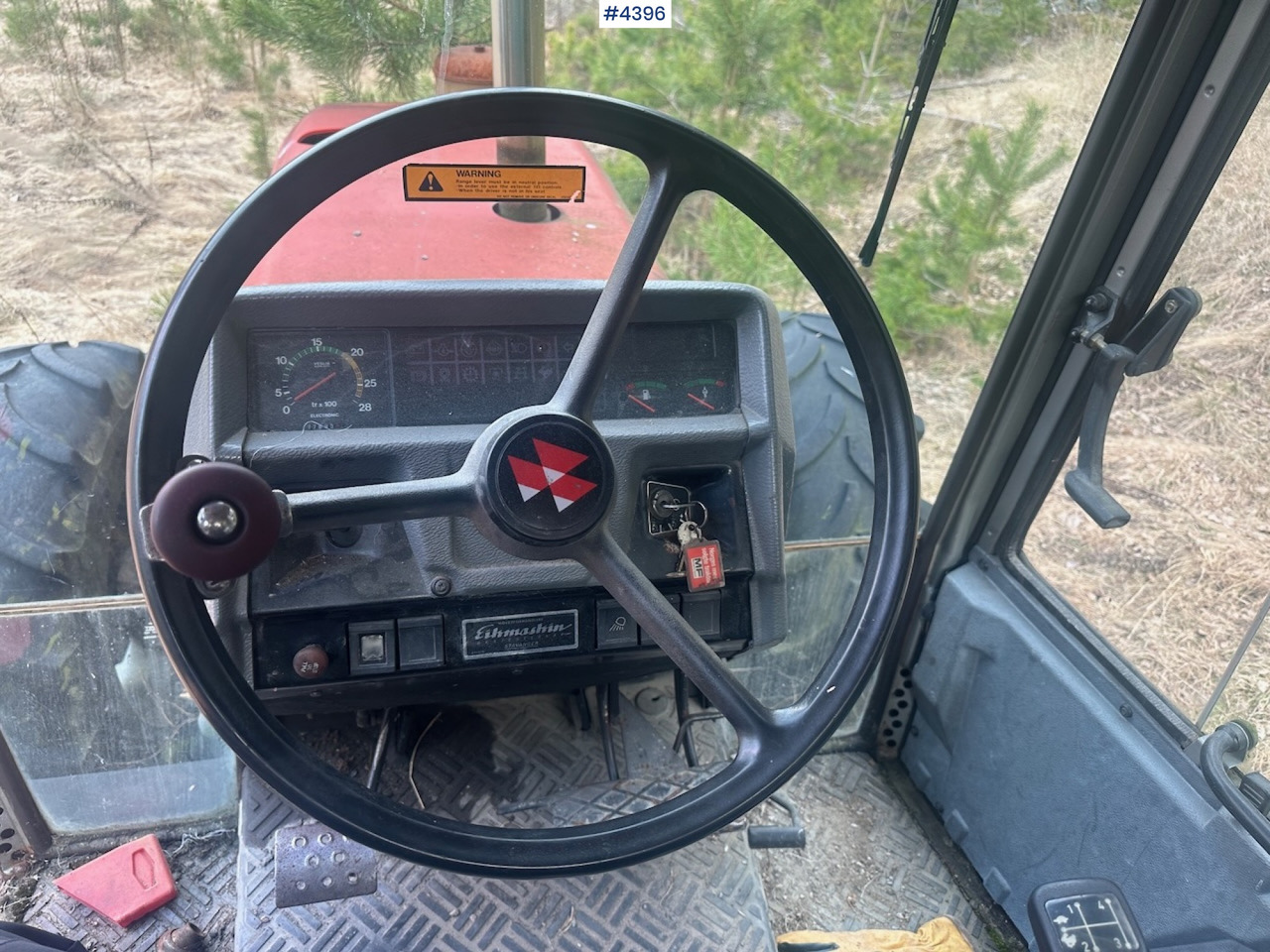 Farm tractor 1991 Massey-Ferguson 3060 4x4 tractor. Rep. object: picture 32