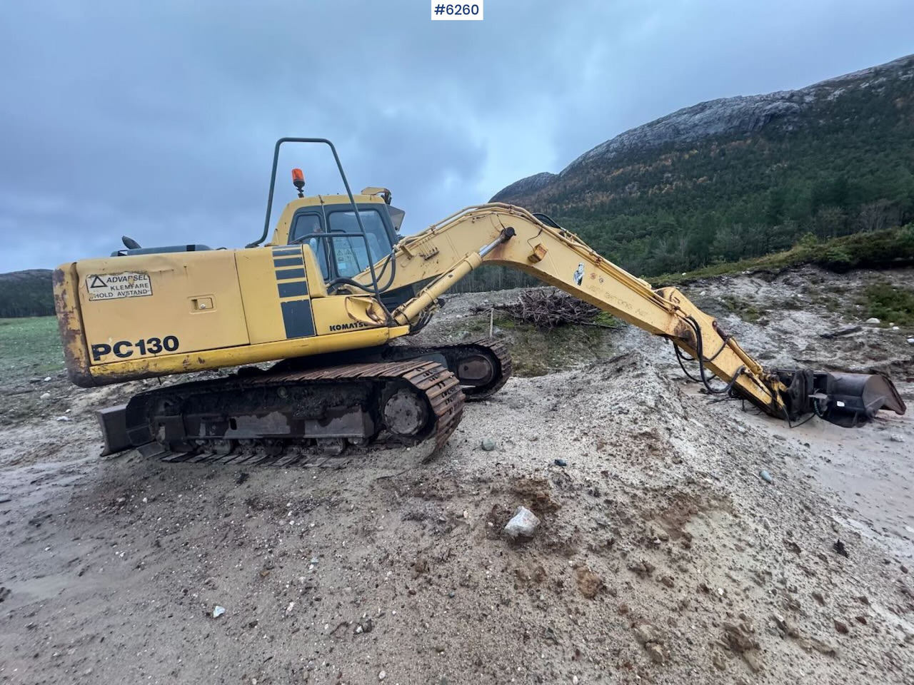 1998 Komatsu PC130-6K with Grading Bucket and Digging Bucket! - Excavator: picture 3 1998 Komatsu PC130-6K with Grading Bucket and Digging Bucket! - Excavator: picture 3