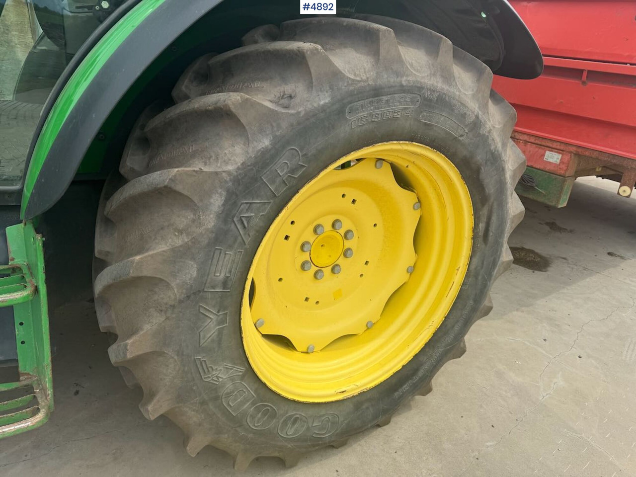 Farm tractor 2004 John Deere 5720 4x4 w/ front loader: picture 14