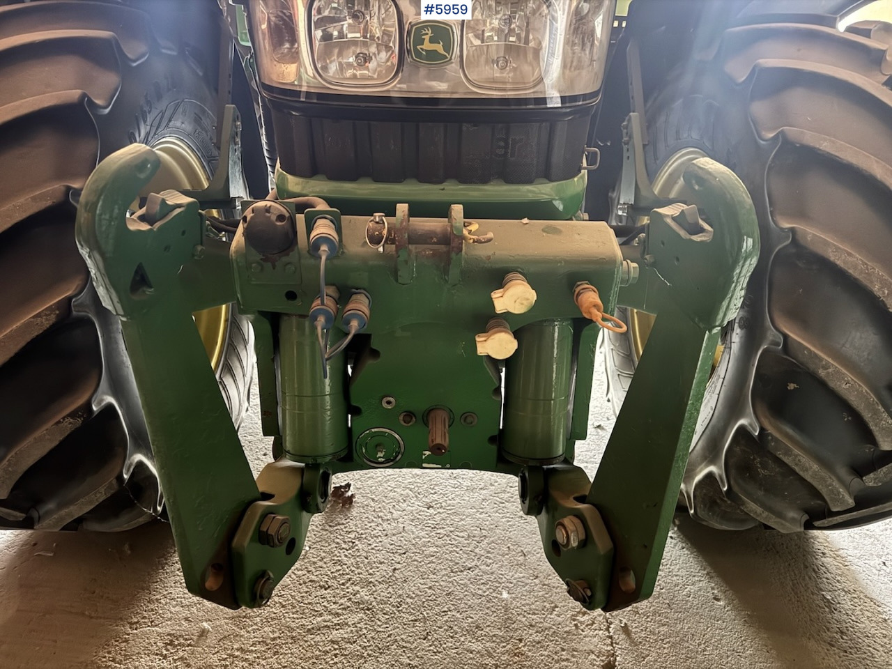 2007 John Deere 6930 w/ Front loader, hydraulics and Front PTO. Rep object. - Farm tractor: picture 4 2007 John Deere 6930 w/ Front loader, hydraulics and Front PTO. Rep object. - Farm tractor: picture 4
