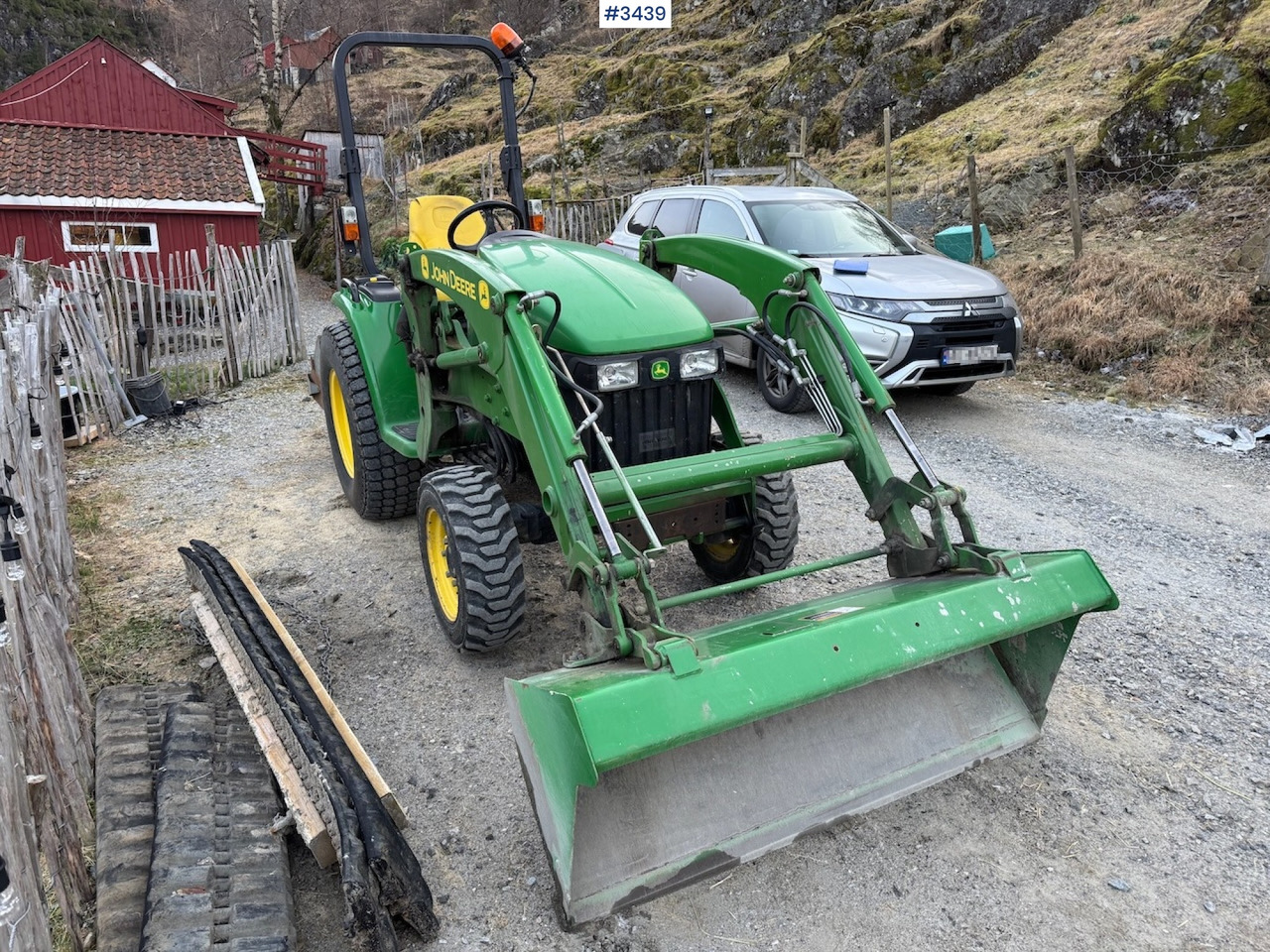 2008 John Deere 3720 w/front loader and bucket - Farm tractor: picture 5 2008 John Deere 3720 w/front loader and bucket - Farm tractor: picture 5