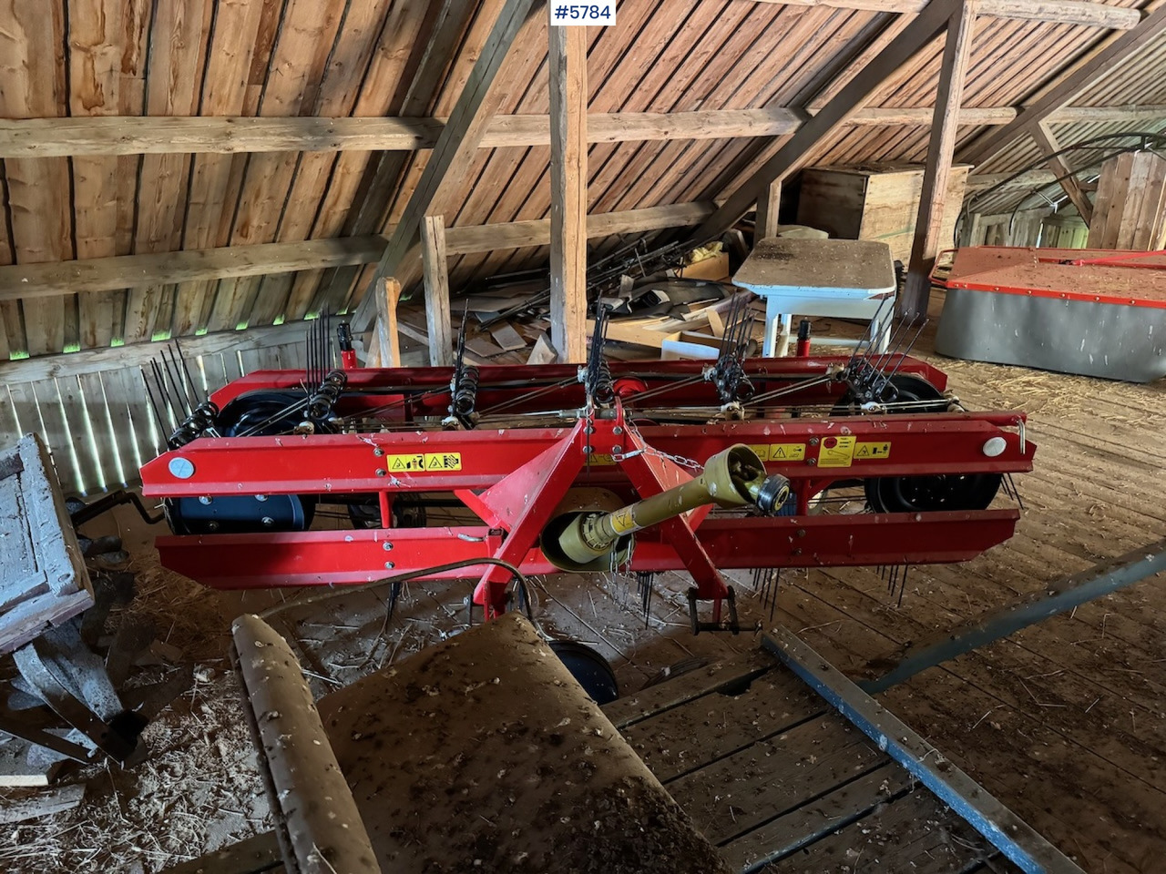 2008 SIP Favorit 220 Side Delivery Rake - Hay and forage equipment: picture 4 2008 SIP Favorit 220 Side Delivery Rake - Hay and forage equipment: picture 4