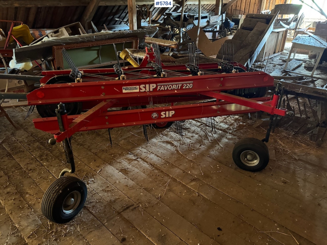 2008 SIP Favorit 220 Side Delivery Rake - Hay and forage equipment: picture 5 2008 SIP Favorit 220 Side Delivery Rake - Hay and forage equipment: picture 5