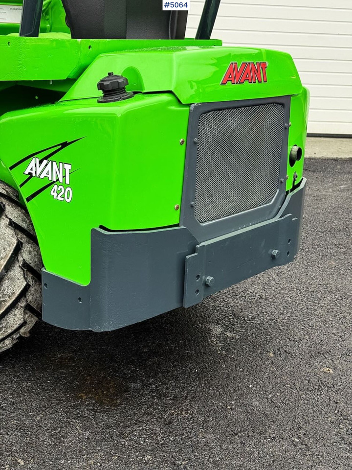 2012 Avant M420 w/ bucket NEWLY SERVICED - Compact loader: picture 4 2012 Avant M420 w/ bucket NEWLY SERVICED - Compact loader: picture 4