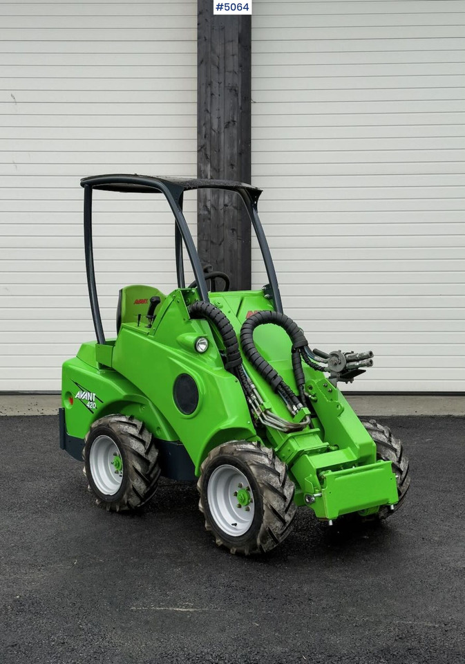 2012 Avant M420 w/ bucket NEWLY SERVICED - Compact loader: picture 2 2012 Avant M420 w/ bucket NEWLY SERVICED - Compact loader: picture 2