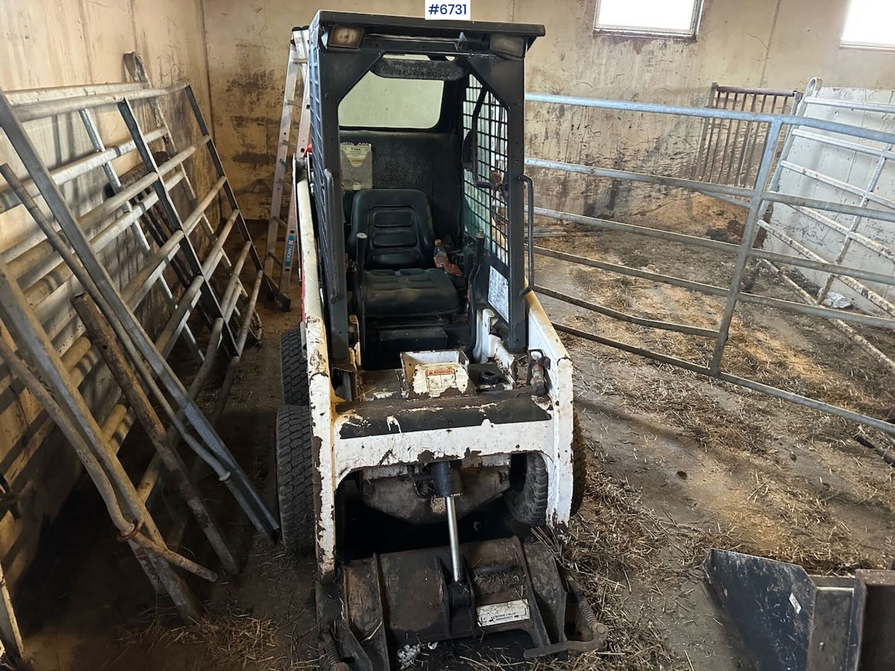 2012 Bobcat S70 Mini loader w/ pallet forks and demolition bucket. - Compact loader: picture 2 2012 Bobcat S70 Mini loader w/ pallet forks and demolition bucket. - Compact loader: picture 2