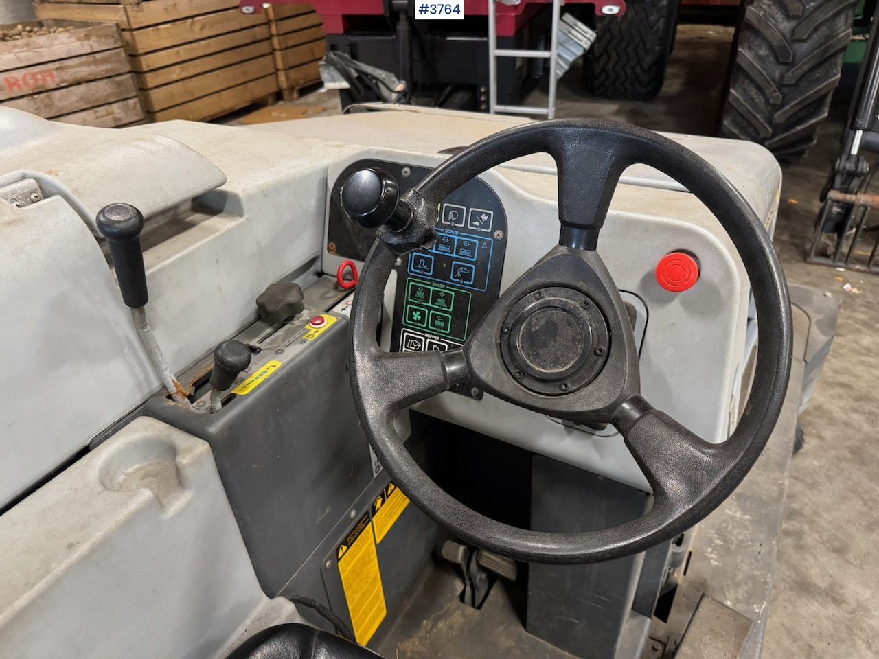 2012 Nilfisk CR 1200 broom and sweeper - Industrial sweeper: picture 4 2012 Nilfisk CR 1200 broom and sweeper - Industrial sweeper: picture 4