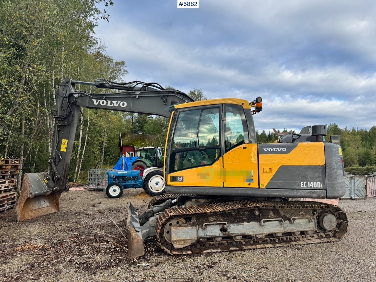 2013 Volvo EC140DL Crawler Excavator w/ Cleaning Bucket. - Excavator: picture 2 2013 Volvo EC140DL Crawler Excavator w/ Cleaning Bucket. - Excavator: picture 2