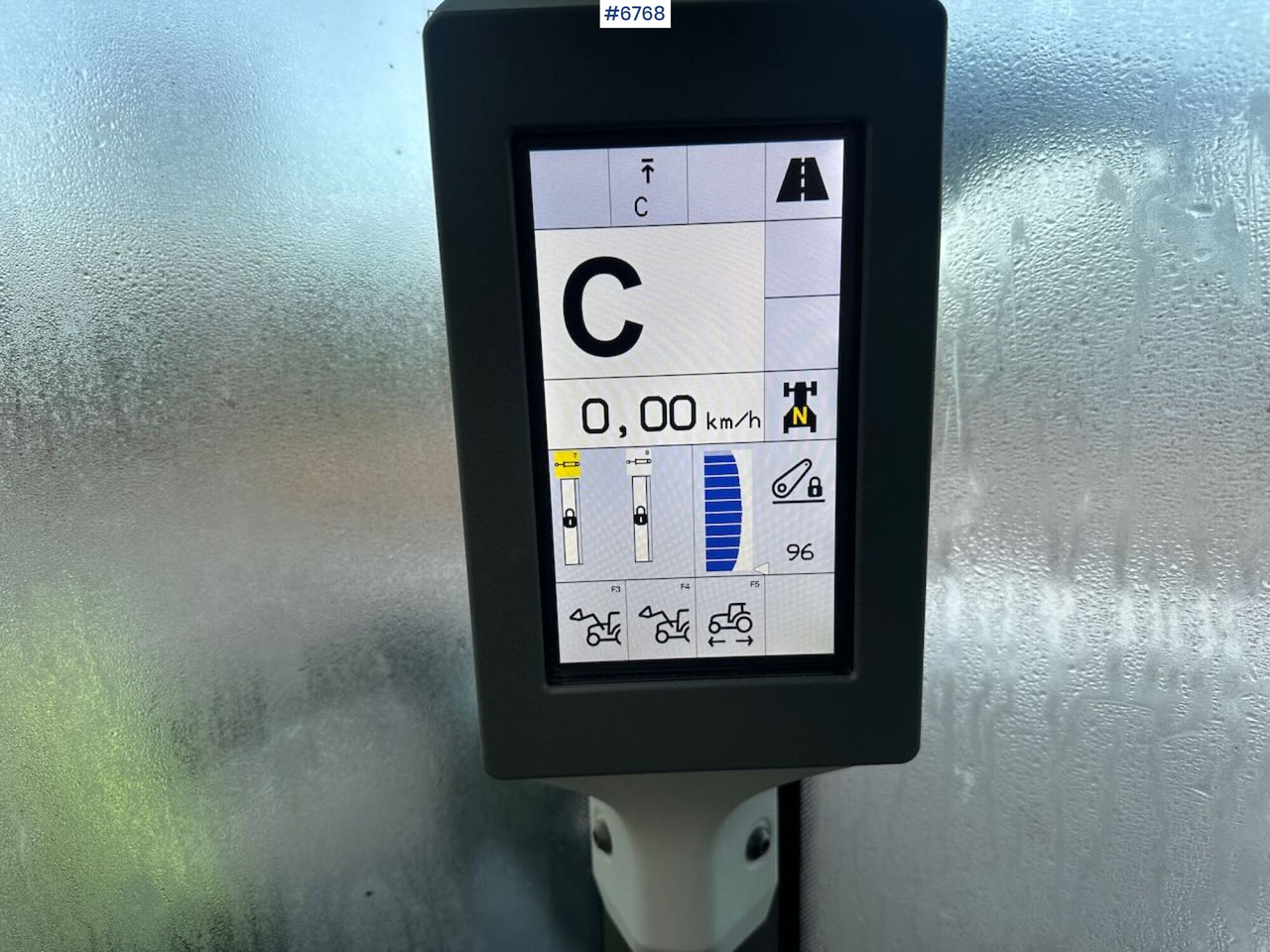 Farm tractor 2017 Claas Arion 440 4x4 tractor w/ front loader, GPS setup and good tires. Low hours!: picture 31