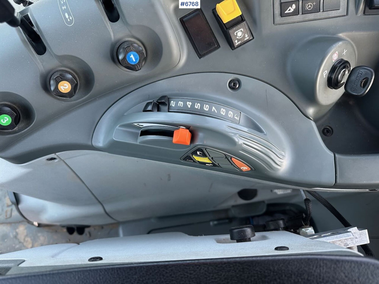 Farm tractor 2017 Claas Arion 440 4x4 tractor w/ front loader, GPS setup and good tires. Low hours!: picture 35