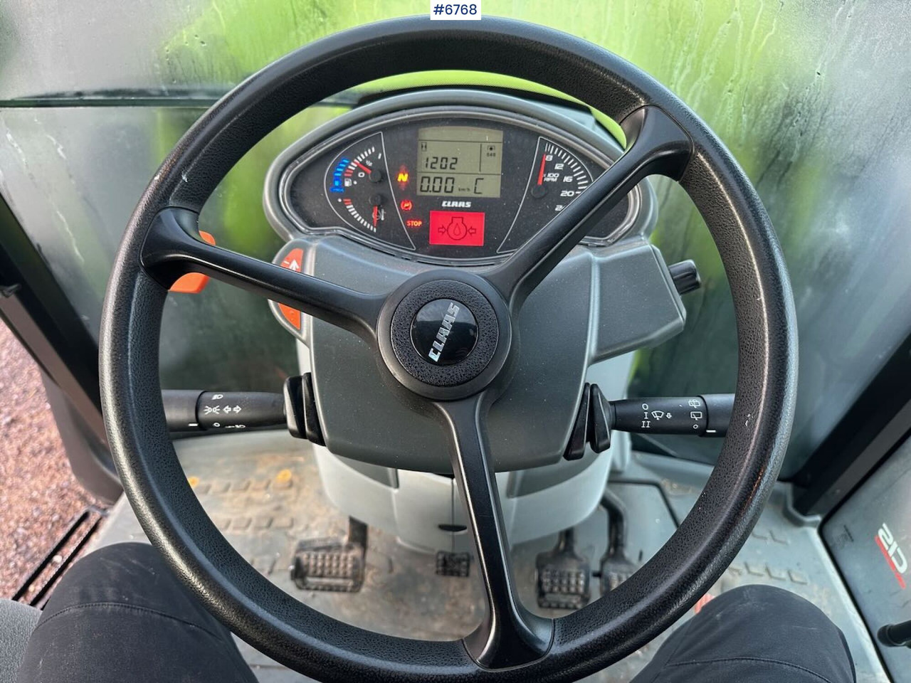 Farm tractor 2017 Claas Arion 440 4x4 tractor w/ front loader, GPS setup and good tires. Low hours!: picture 28