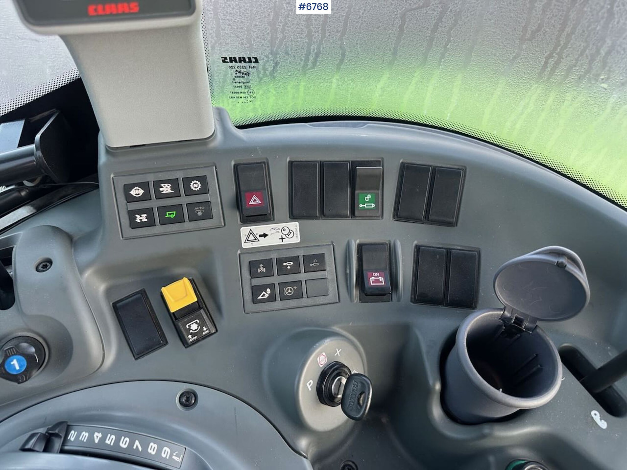 Farm tractor 2017 Claas Arion 440 4x4 tractor w/ front loader, GPS setup and good tires. Low hours!: picture 34