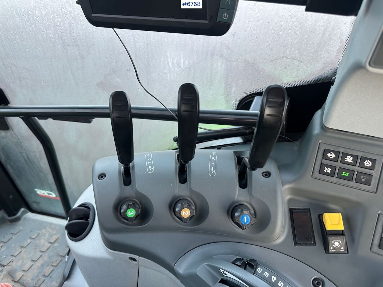 Farm tractor 2017 Claas Arion 440 4x4 tractor w/ front loader, GPS setup and good tires. Low hours!: picture 33