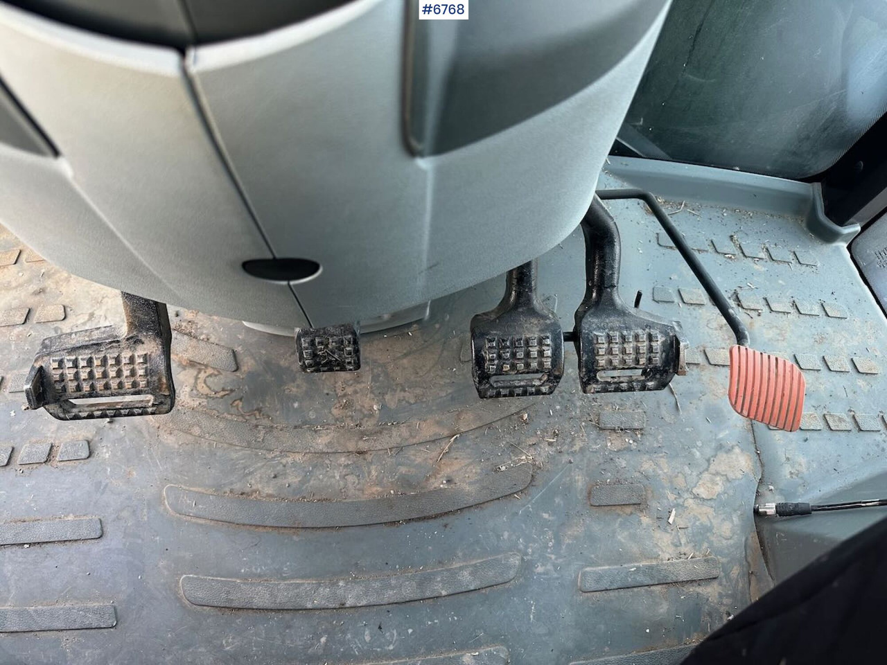 Farm tractor 2017 Claas Arion 440 4x4 tractor w/ front loader, GPS setup and good tires. Low hours!: picture 30