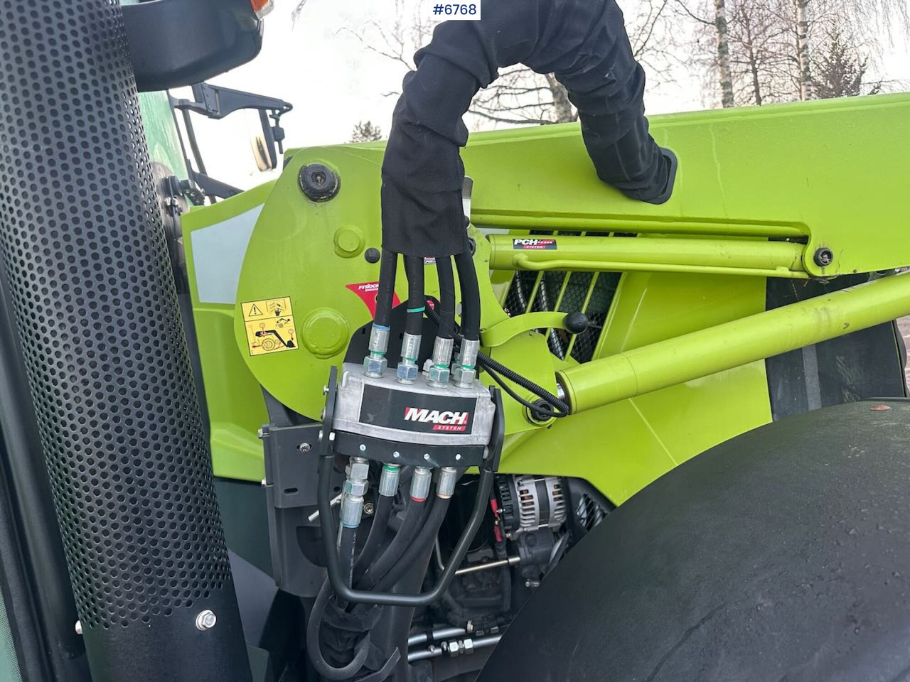 Farm tractor 2017 Claas Arion 440 4x4 tractor w/ front loader, GPS setup and good tires. Low hours!: picture 24