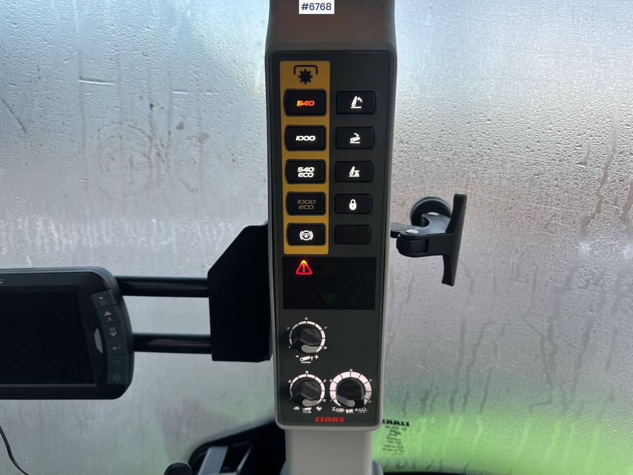 Farm tractor 2017 Claas Arion 440 4x4 tractor w/ front loader, GPS setup and good tires. Low hours!: picture 37