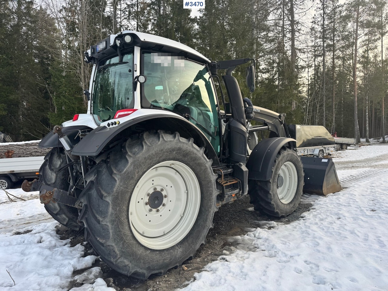 Farm tractor 2019 Valtra N134 w/ Front loader and bucket. 900 hours!: picture 6