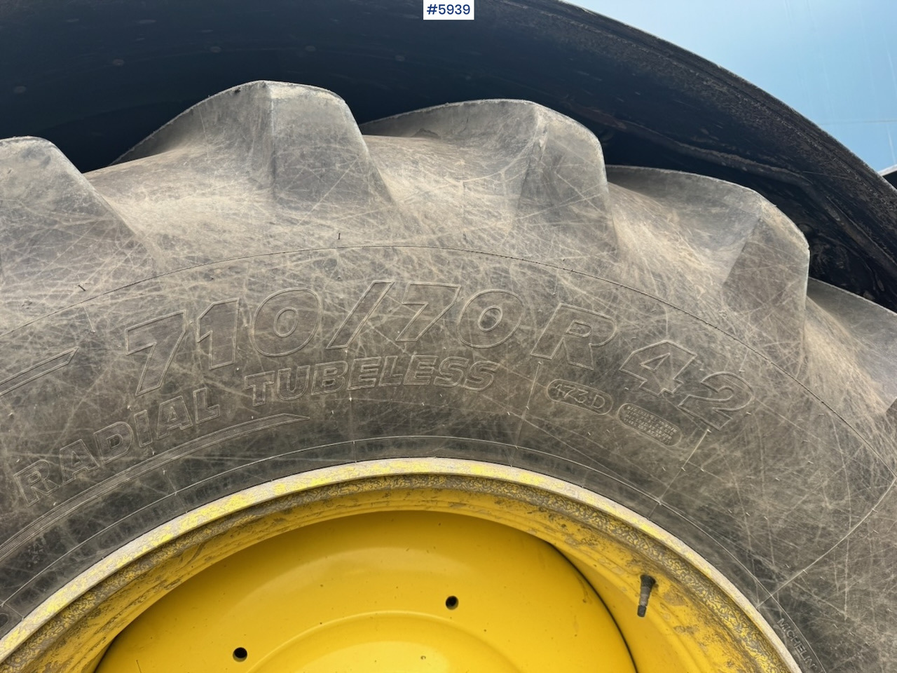 Farm tractor 2020 John Deere 6215R w/ Front PTO and hydraulics. 2 sets of tires.: picture 15 Farm tractor 2020 John Deere 6215R w/ Front PTO and hydraulics. 2 sets of tires.: picture 15