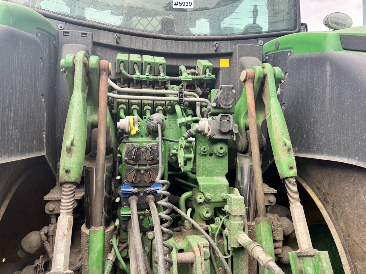 Farm tractor 2020 John Deere 6215R w/ Front PTO and hydraulics. 2 sets of tires.: picture 16 Farm tractor 2020 John Deere 6215R w/ Front PTO and hydraulics. 2 sets of tires.: picture 16