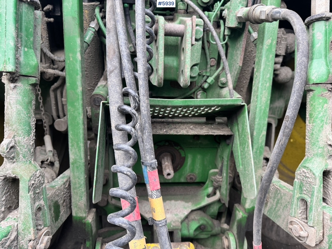 Farm tractor 2020 John Deere 6215R w/ Front PTO and hydraulics. 2 sets of tires.: picture 17 Farm tractor 2020 John Deere 6215R w/ Front PTO and hydraulics. 2 sets of tires.: picture 17