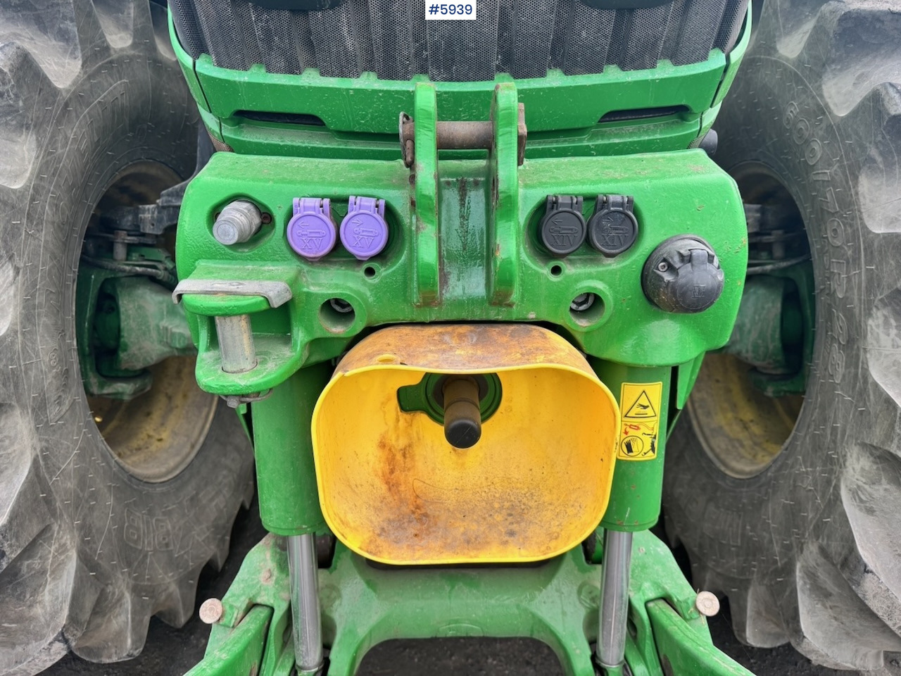 Farm tractor 2020 John Deere 6215R w/ Front PTO and hydraulics. 2 sets of tires.: picture 11 Farm tractor 2020 John Deere 6215R w/ Front PTO and hydraulics. 2 sets of tires.: picture 11