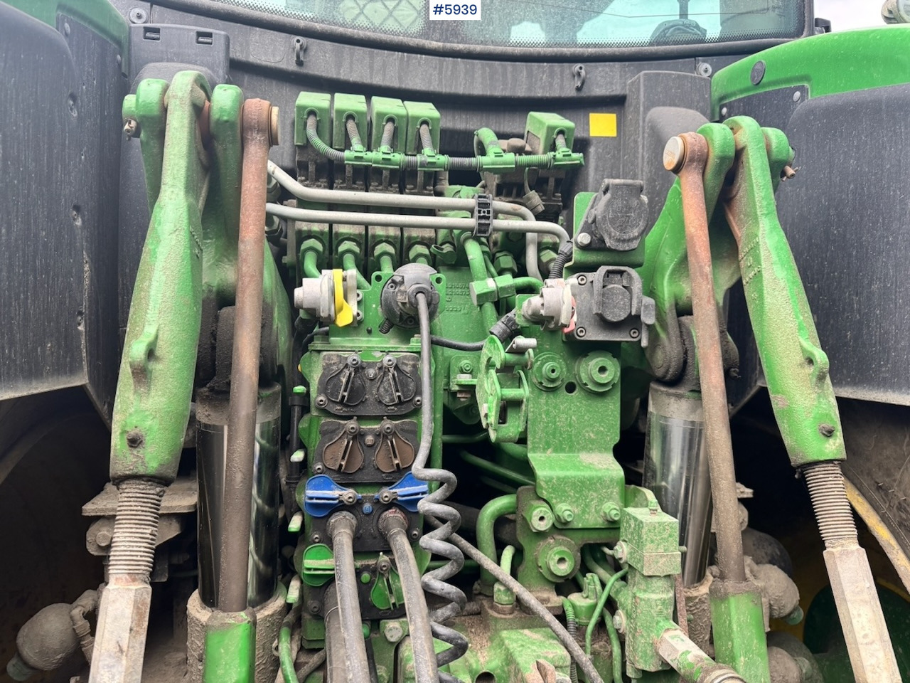 Farm tractor 2020 John Deere 6215R w/ Front PTO and hydraulics. 2 sets of tires.: picture 20 Farm tractor 2020 John Deere 6215R w/ Front PTO and hydraulics. 2 sets of tires.: picture 20
