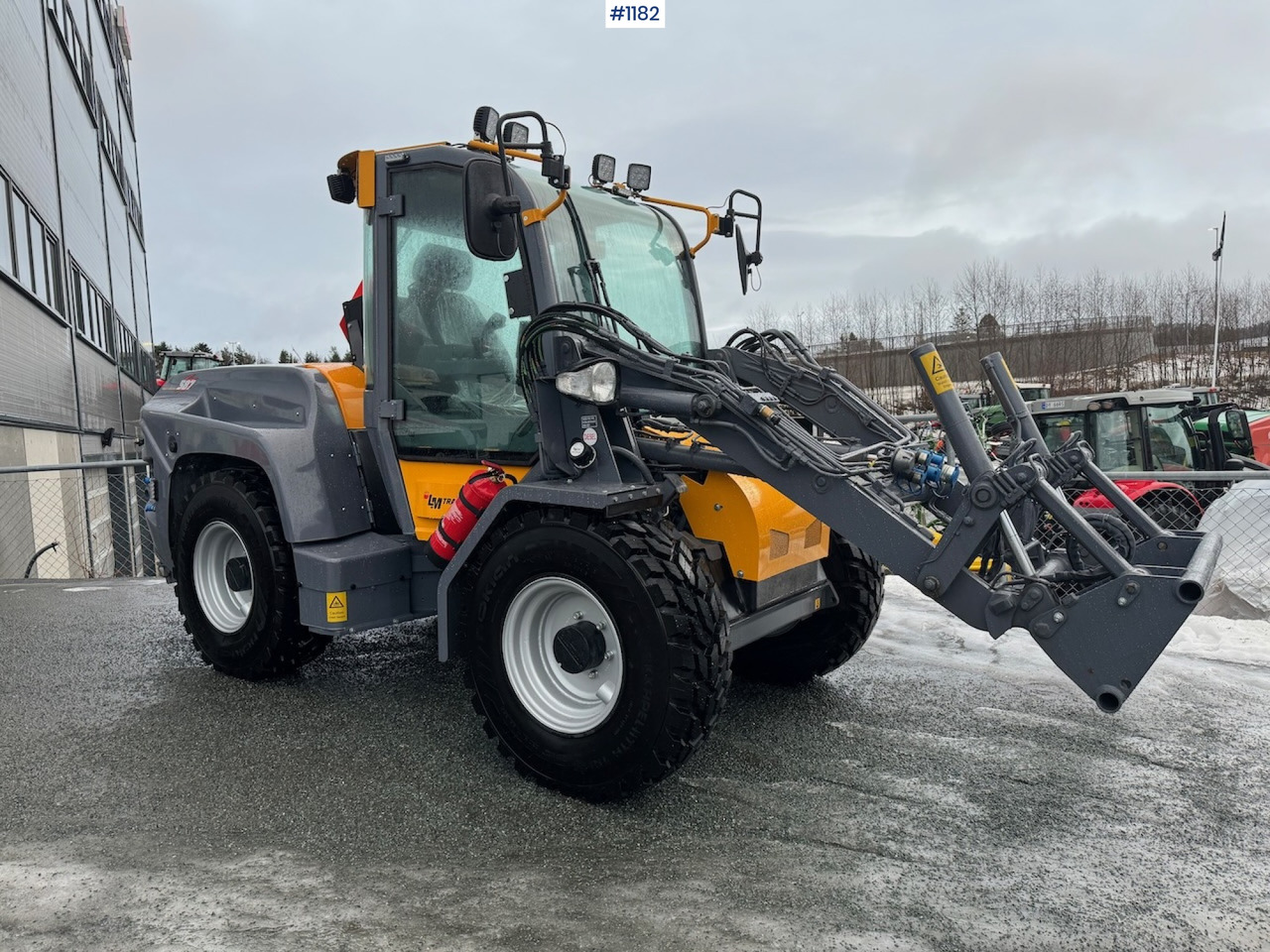 2023 LM Trac 587, DEMO, LIKE NEW! - Compact loader: picture 1 2023 LM Trac 587, DEMO, LIKE NEW! - Compact loader: picture 1
