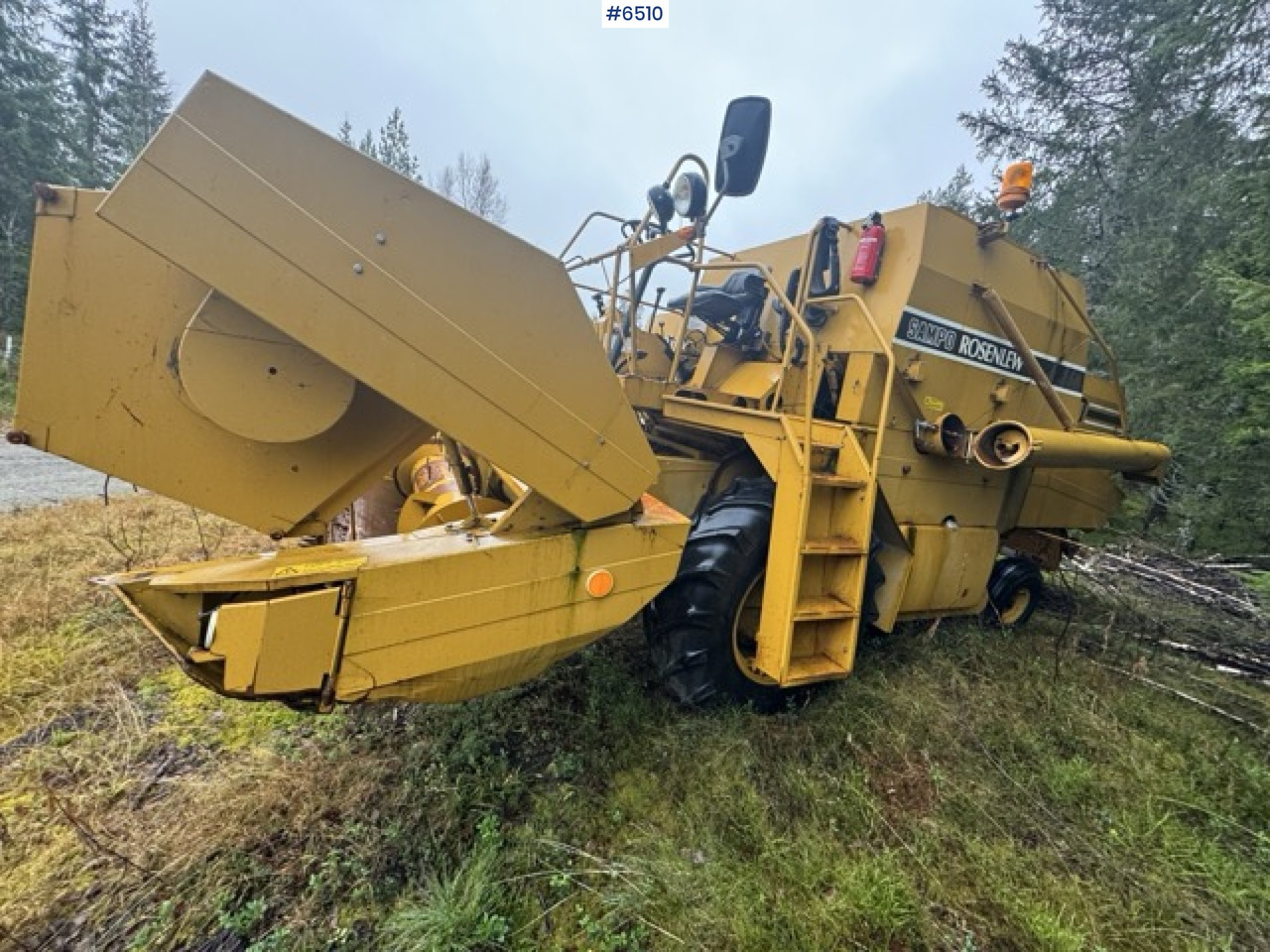 Approx. 1985 Sampo Rosenlew 500 combine harvester - Combine harvester: picture 1 Approx. 1985 Sampo Rosenlew 500 combine harvester - Combine harvester: picture 1