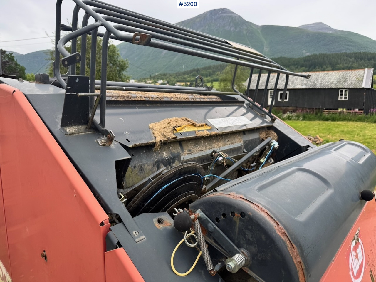Approx. 2000 Vicon RF 120L Round Baler - Hay and forage equipment: picture 5 Approx. 2000 Vicon RF 120L Round Baler - Hay and forage equipment: picture 5
