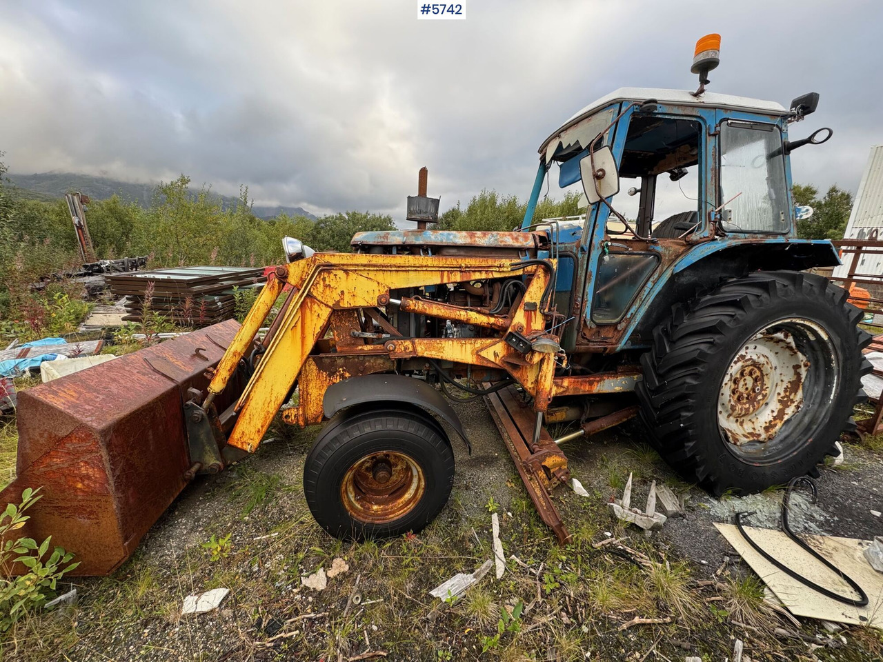Circa 1987 Ford 7700 with Malm Orstad loader! - Farm tractor: picture 2 Circa 1987 Ford 7700 with Malm Orstad loader! - Farm tractor: picture 2