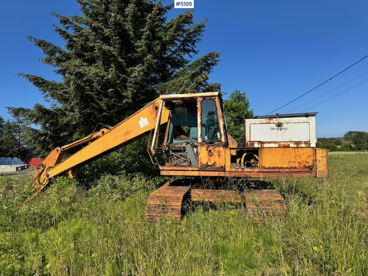 International 637 Tracked digger w/ Digging bucket - Excavator: picture 1 International 637 Tracked digger w/ Digging bucket - Excavator: picture 1