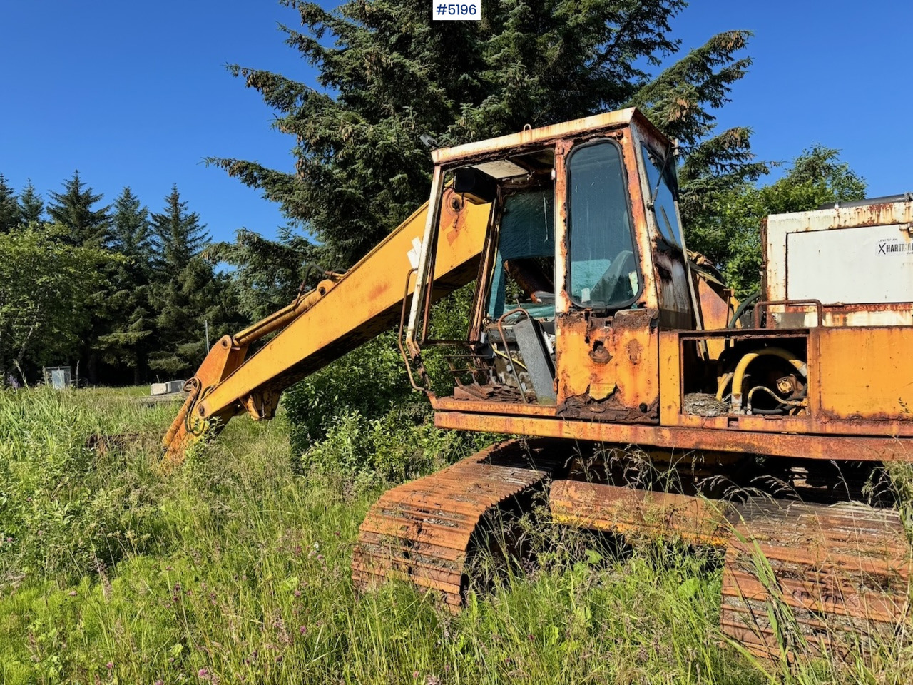 International 637 Tracked digger w/ Digging bucket - Excavator: picture 3 International 637 Tracked digger w/ Digging bucket - Excavator: picture 3