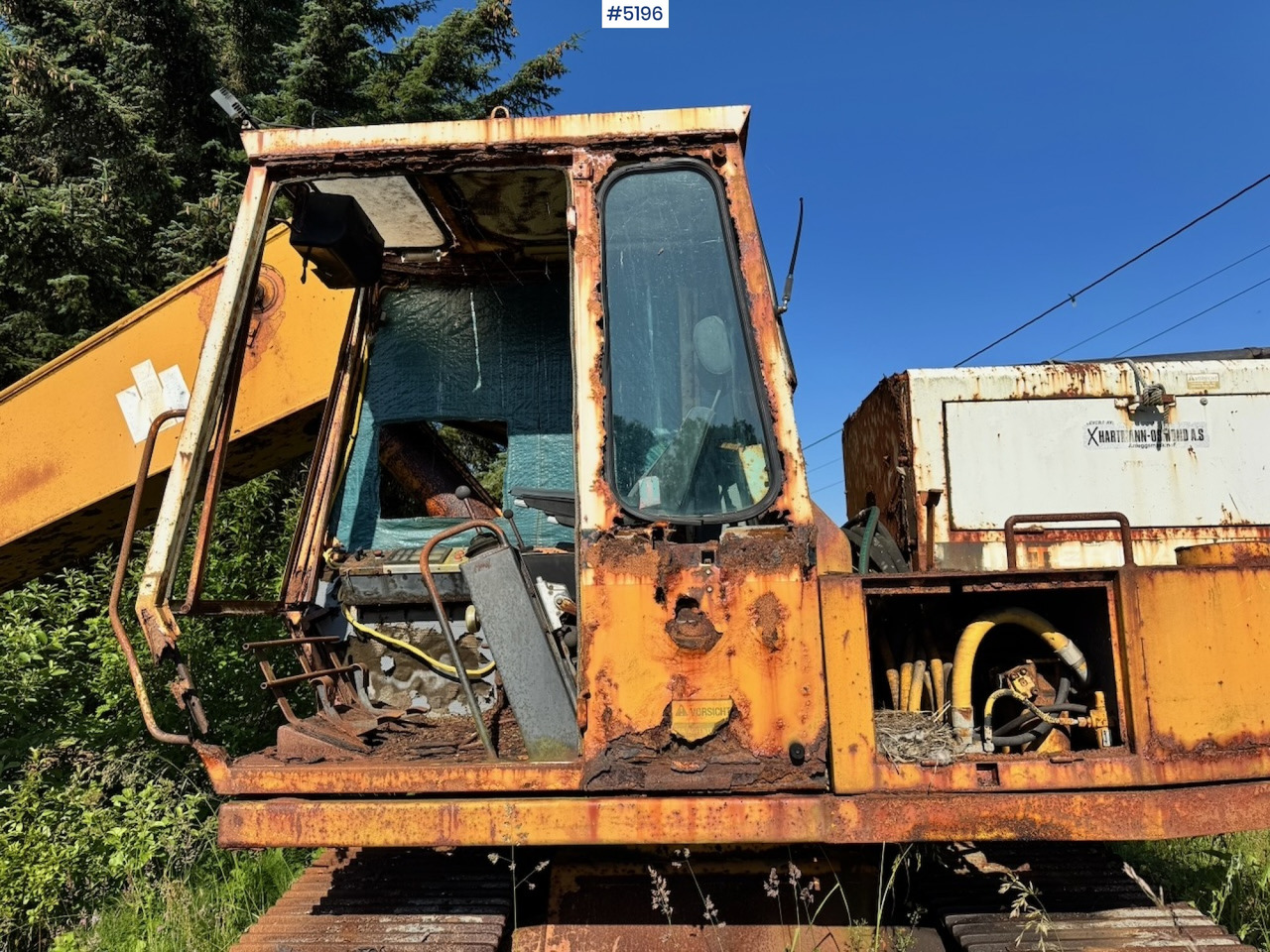 International 637 Tracked digger w/ Digging bucket - Excavator: picture 4 International 637 Tracked digger w/ Digging bucket - Excavator: picture 4