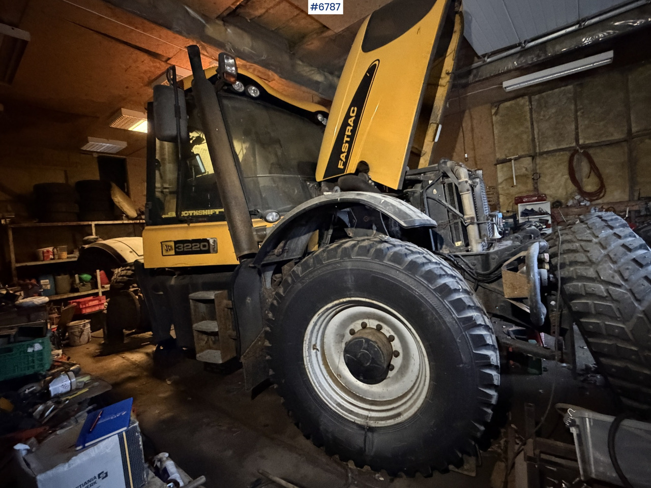 JCB Fastrac 3220 – Repair object with extra equipment - Farm tractor: picture 2 JCB Fastrac 3220 – Repair object with extra equipment - Farm tractor: picture 2