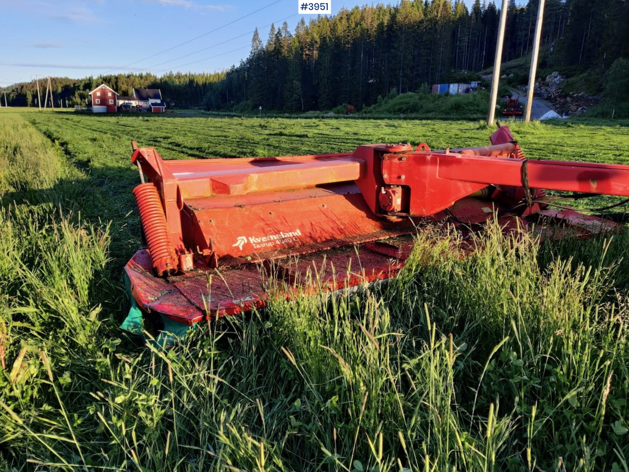 Kverneland Taarup 4040 C Mowing machine w/undercarriage - Hay and forage equipment: picture 1 Kverneland Taarup 4040 C Mowing machine w/undercarriage - Hay and forage equipment: picture 1