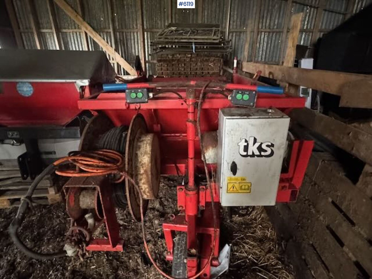 TKS F2 Combi Forerunner mounted on additional hook frame - Hay and forage equipment: picture 4 TKS F2 Combi Forerunner mounted on additional hook frame - Hay and forage equipment: picture 4