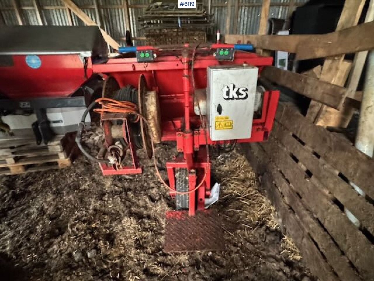 TKS F2 Combi Forerunner mounted on additional hook frame - Hay and forage equipment: picture 2 TKS F2 Combi Forerunner mounted on additional hook frame - Hay and forage equipment: picture 2