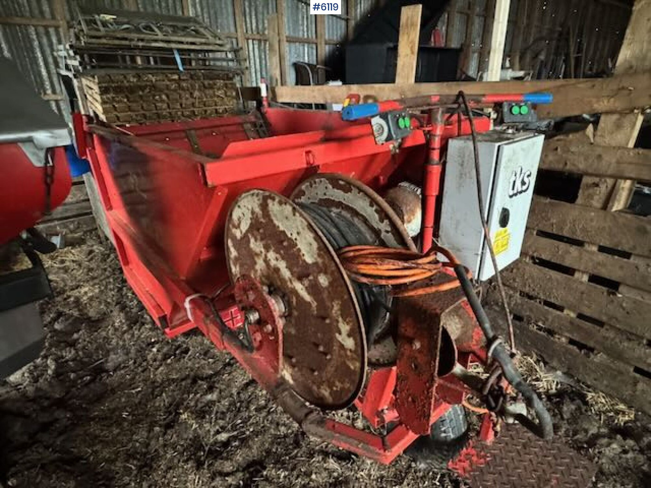 TKS F2 Combi Forerunner mounted on additional hook frame - Hay and forage equipment: picture 1 TKS F2 Combi Forerunner mounted on additional hook frame - Hay and forage equipment: picture 1