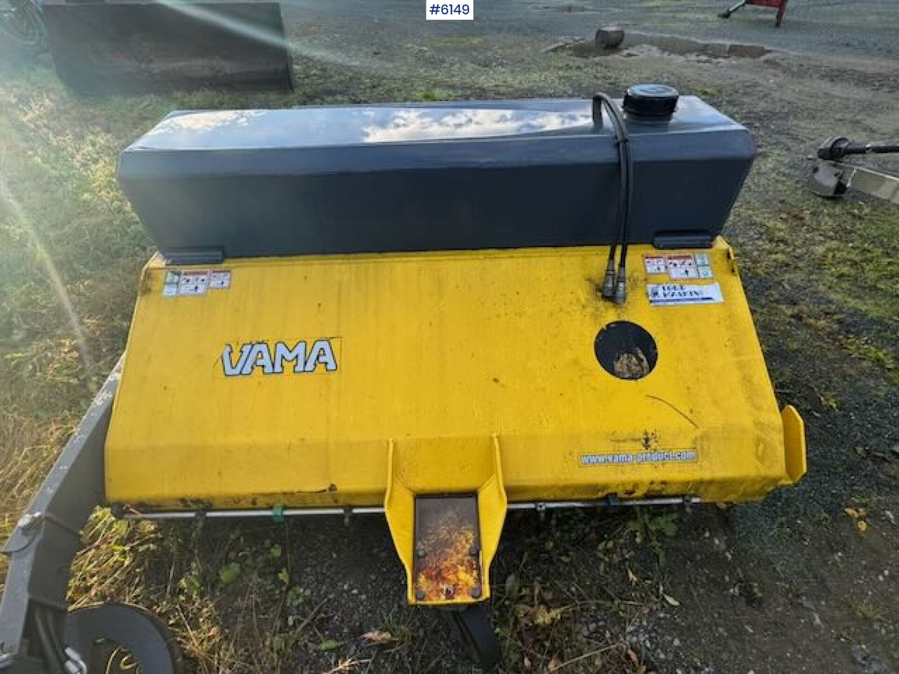 Vama front broom with Euro combo mount - Sprayer: picture 2 Vama front broom with Euro combo mount - Sprayer: picture 2