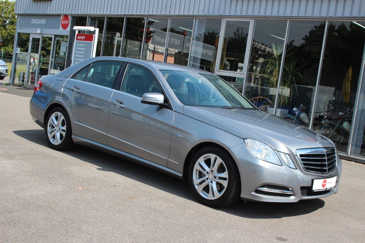 Mercedes-Benz CGI BlueEfficiency Avantgarde Automatik 59980 KM - Sedan: picture 1 Mercedes-Benz CGI BlueEfficiency Avantgarde Automatik 59980 KM - Sedan: picture 1