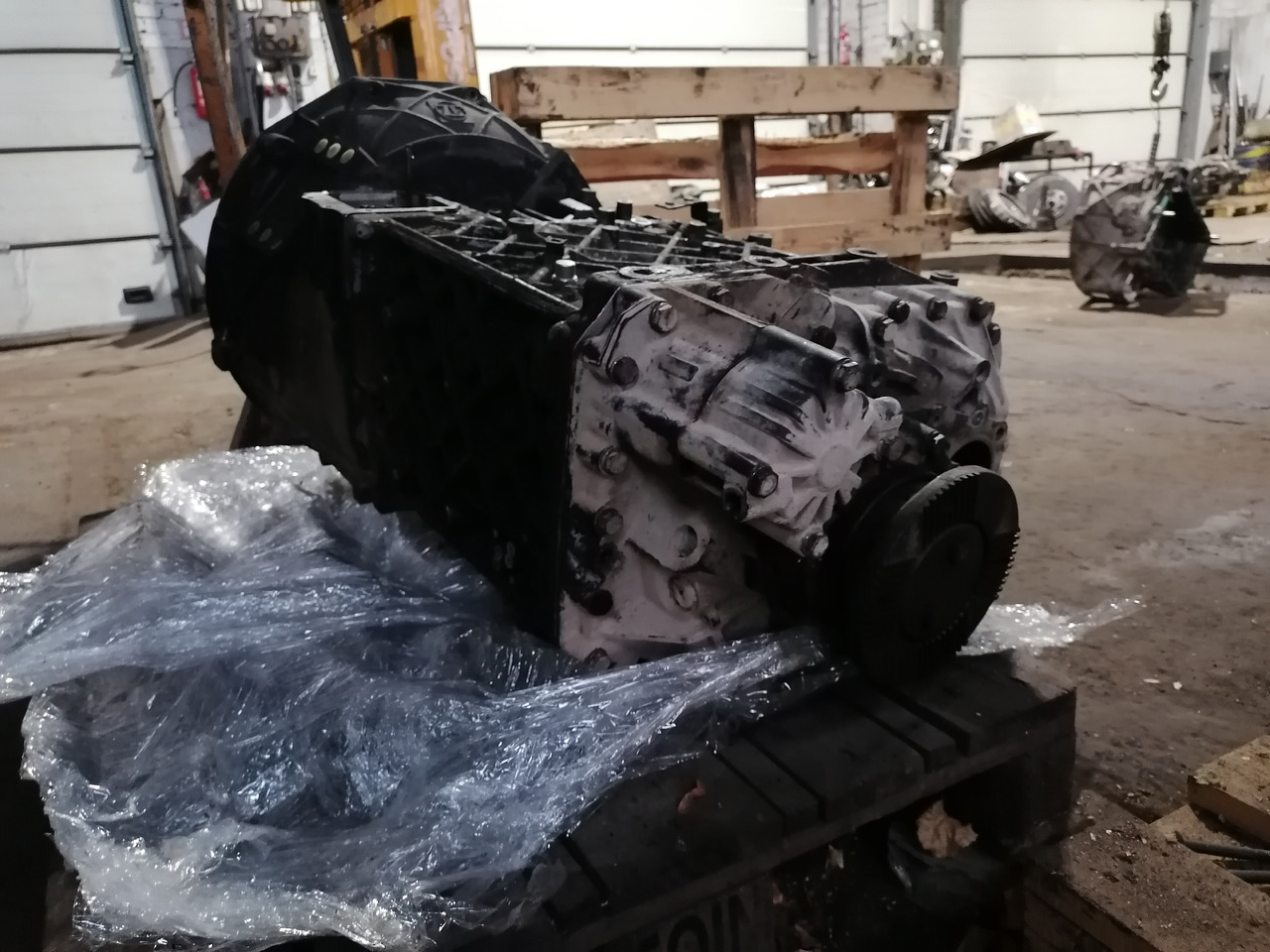 MAN DAF REMANUFACTURED gearbox ZF 16S151 ratio 0,84 - Gearbox: picture 4 MAN DAF REMANUFACTURED gearbox ZF 16S151 ratio 0,84 - Gearbox: picture 4