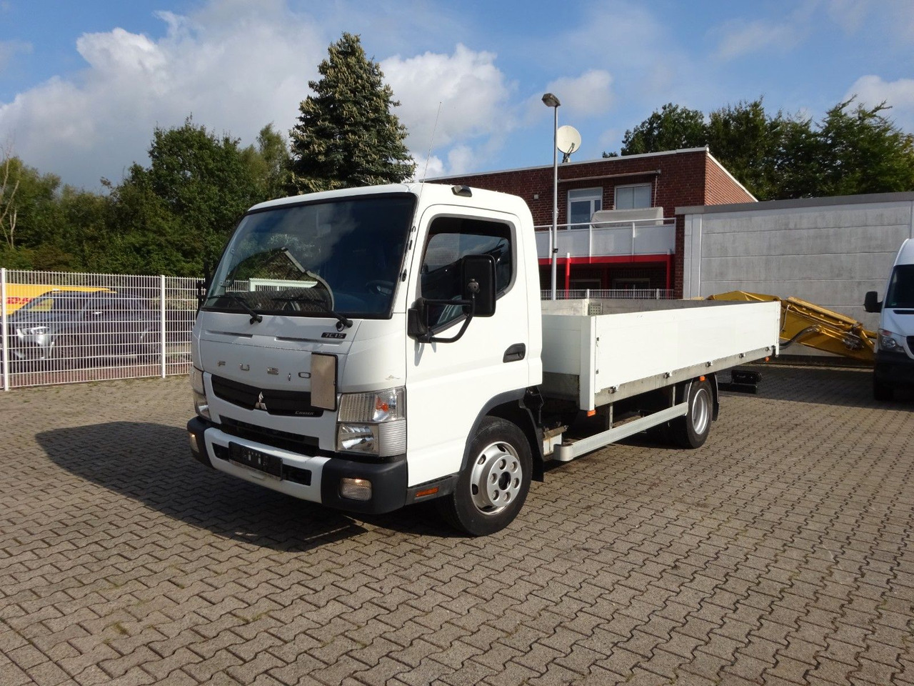 FUSO CANTER 7C15 Pritsche 4x2 - Flatbed van: picture 3 FUSO CANTER 7C15 Pritsche 4x2 - Flatbed van: picture 3