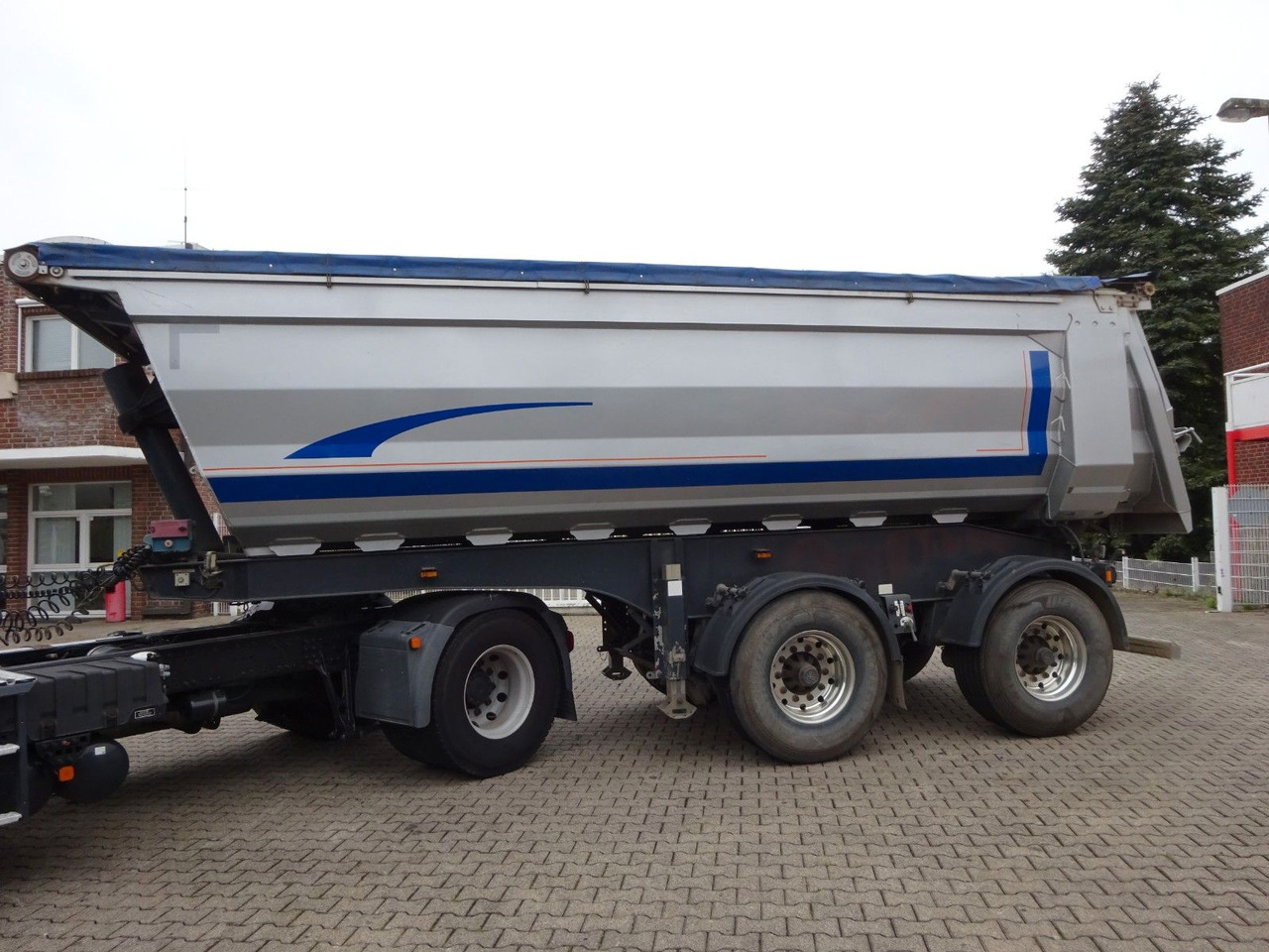 Kempf Kippauflieger ALU mit E-Abdeckplane 27m³ - Tipper semi-trailer: picture 1 Kempf Kippauflieger ALU mit E-Abdeckplane 27m³ - Tipper semi-trailer: picture 1