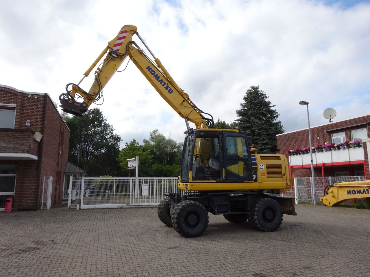 Komatsu PW180-11 - Wheel excavator: picture 3 Komatsu PW180-11 - Wheel excavator: picture 3