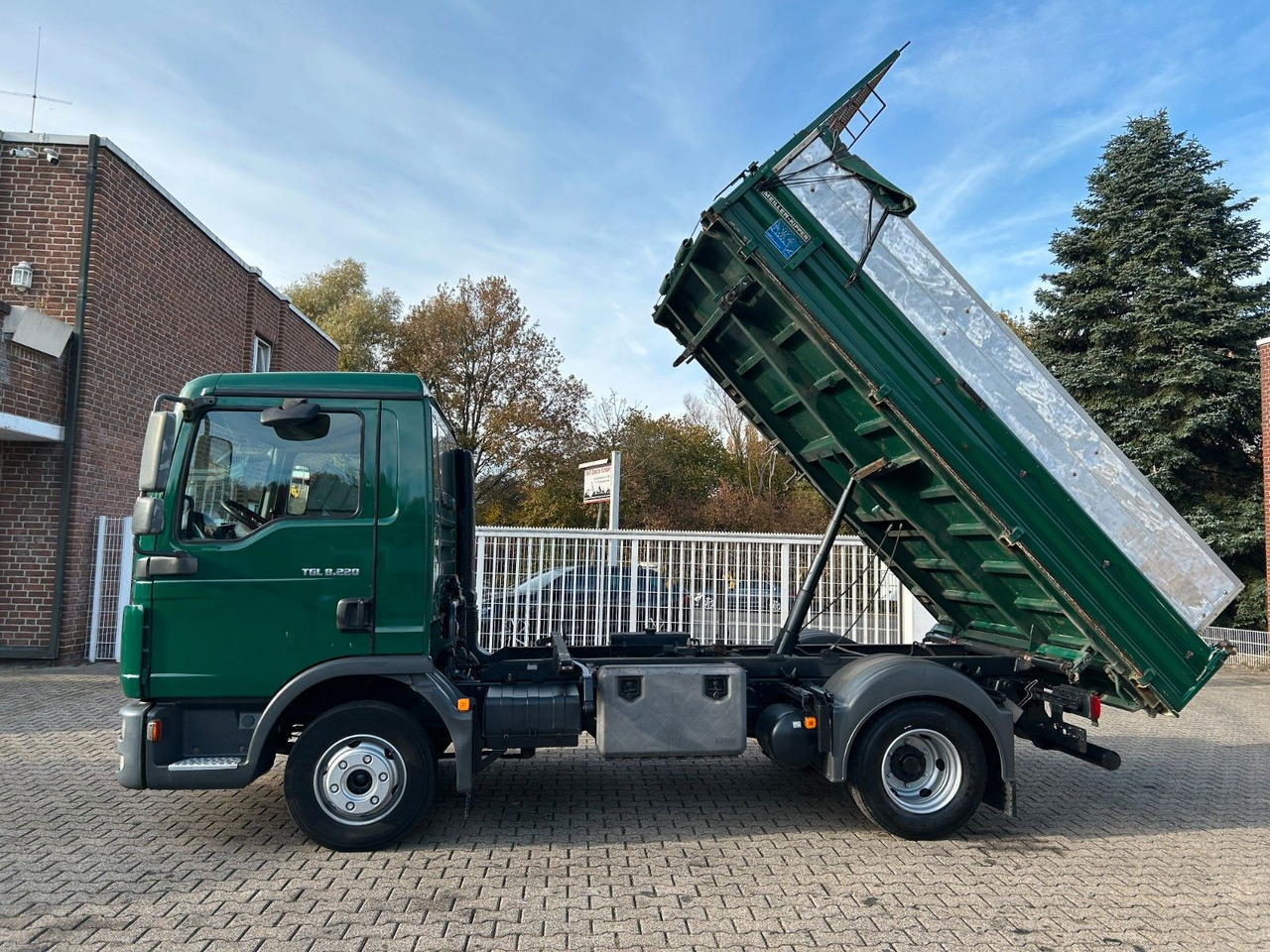 MAN 8.220 TGL MEILLER 3Skipper mit hohen Wänden - Tipper: picture 3 MAN 8.220 TGL MEILLER 3Skipper mit hohen Wänden - Tipper: picture 3
