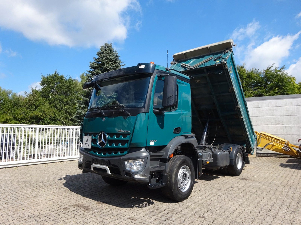 Mercedes-Benz 1833 Actros MEILLER 3Skipper 4x2 - Tipper: picture 1 Mercedes-Benz 1833 Actros MEILLER 3Skipper 4x2 - Tipper: picture 1